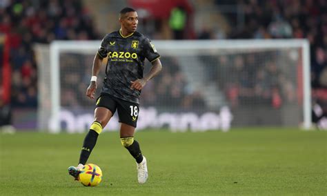 Unai Emery now makes Ashley Young contract decision at Aston Villa