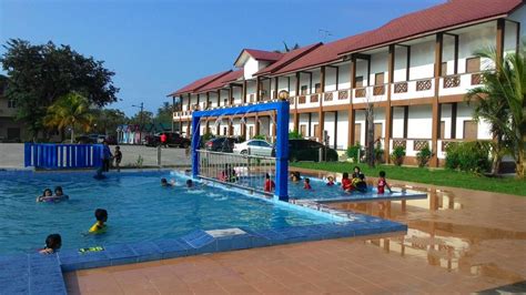De lobby biedt gratis wifi en er is gratis eigen parkeergelegenheid. Home Beach Village Resort in Kota Bharu - Room Deals ...