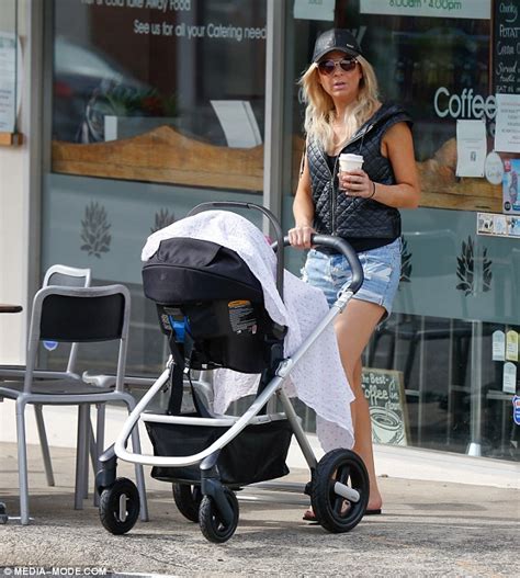 Carrie Bickmore Flaunts Post Baby Body In Melbourne On Stroll Daily Mail Online
