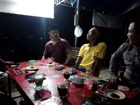 Tenang, telkom menawarkan cara mudah melaporkan gangguan indihome. Patroli dialogis dengan masyarakat di sebuah warung kopi ...