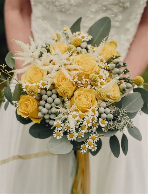 22 Sunny Yellow Wedding Bouquet Ideas 2024 🌻