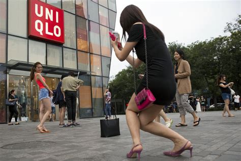 Beijing Police Detain At Least 4 Over Uniqlo Sex Video The New York Times