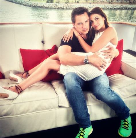 john barrowman and willa holland sdcc 2014 arrow cast arrow tv willa holand team arrow