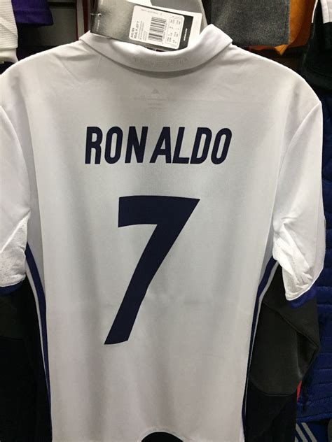 Ronaldo is a superstar and he has the spotlight on him all the time with real madrid. Jersey adidas Real Madrid 100%original 2017 De Niño Remate ...