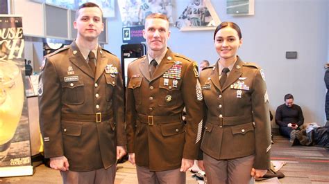 To Stand Out The Army Picks A New Uniform With A World War Ii Look