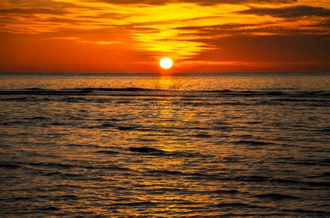 พระอาทิตย์ตกที่ทะเล Hd ภาพถ่ายดวงอาทิตย์ พระอาทิตย์ตกดิน พระอาทิตย์ตก ดาวน์โหลดฟรี Lovepik