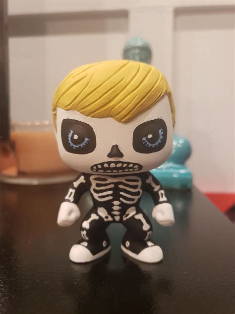 The terms popular music and pop music are often used interchangeably, although the former describes all music that is popular and includes many disparate styles. Decided to do a DIY Funko POP of one of my all time ...