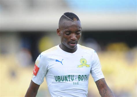 Mamelodi sundowns' thulani thuswa and kaizer chiefs' vina maphosa took some shots at each other ahead of the upcoming inaugural shell helix cup clash. Sundowns to lose Khama Billiat in June