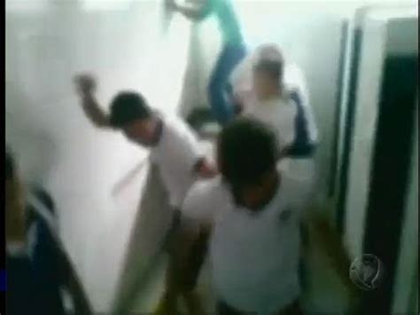 Alunos de escola em Goiás são expulsos por vídeo com Harlem Shake YouTube