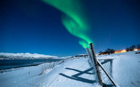 Aurora Borealis Northern Lights Night Green Snow Winter Stars Fence Hd