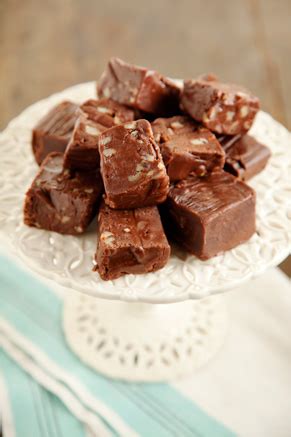 Pour the cold liquid cream into a bowl, add the crushed chocolate and honey. Old Time Chocolate Fudge | Paula Deen