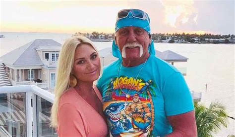 Hulk Hogan Daughter Shows Legs In Beach Photo