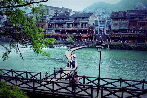 Các thông tin chính trị, kinh tế, văn hóa và thể thao được phát trực tiếp, nghe đài, xem video và nhiều mục khác trên rfi.fr DU LỊCH TRUNG QUỐC: HÀ NỘI - NAM NINH - PHƯỢNG HOÀNG CỔ ...
