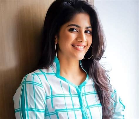 Select your actress from amongst the girls dancing around you. Megha Akash Biography, Husband, Age, Height, Naval, Movies - Tamil Actress Diary
