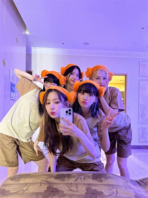 Kpop Girl Groups Korean Girl Groups Kpop Girls Sakura Pre Debut Vlog Mode Kpop Blue
