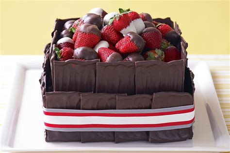 Foodrecipesss Rich Chocolate And Strawberry Cake