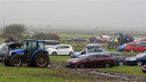 Yes increased weight over the drive wheels hopefully squelched some mud out if the way and the tread may get a better grip on the solid surface. Cars stuck in mud at car park after Festival No 6 - North ...