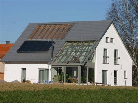 Heizt man dann das haus zum größten teil noch mit sonnenenergie, dann kommt ein bio solar haus raus. Hausbeispiele: Bilder von bereits gebauten Häusern | Bio ...
