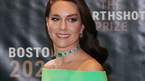 Kate Middleton Cuts A Glamorous Figure In Green Gown At Earthshot