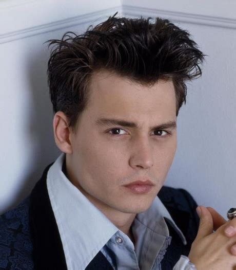 Having trouble finding a perfect cut for you? V hairline hairstyles