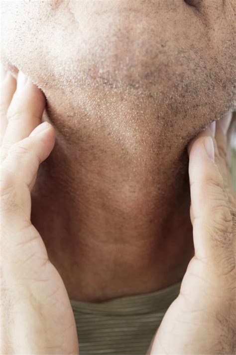 Sore Throat On One Side 9 Causes And When To See A Doctor