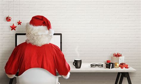 Here are nine fun christmas party ideas to do on zoom. 17 Virtual Christmas Party Ideas