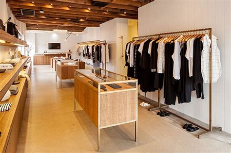 Si vous passez par la californie et los angeles, n'oubliez pas de visiter la boutique du psg. Los Angeles Boutique Guide