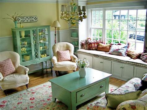 Lovely Vintage Living Room Ideas With Glamour Furniture