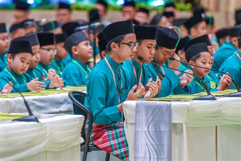 Berikut doa khatam quran tersebut. Berita - Berangkat ke Majlis Khatam Al-Quran 71 Kali...