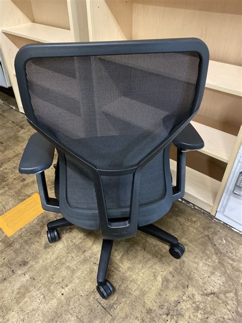 Continuum and allsteel's goal of the acuity program was to deliver a noticeably different experience in office seating through a dynamic adaptive fit, intuitive controls, and compelling design elements. Allsteel Acuity 24x60 BK