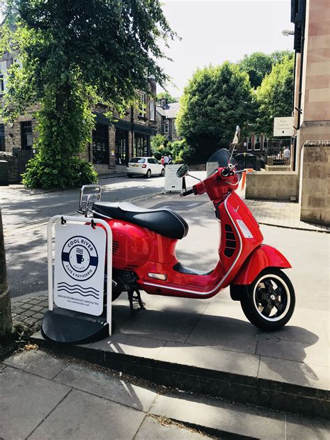 The 2020 vespa gts 300 also now has abs both front and rear as well as traction control, which can be disabled for a bit of scooter hooliganism. Vespa GTS 300 Super #vespa #coolrivermatlock | Vespa gts ...