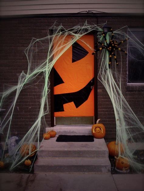 I have assembled 65 great ideas to decorate your door in. Halloween Decor Ideas for Your Front Door - Page 2 - Craft ...