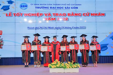 Trường Đại Học Sài Gòn Tổ Chức Lễ Tốt Nghiệp Và Trao Bằng Kỹ Sư Cử