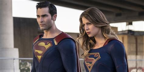 Superman And Lois Showrunner Reveals Cut Supergirl Arrowverse Easter Egg