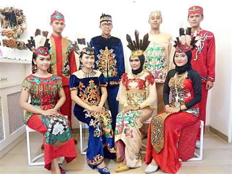 Wujud Dari Kekayaan Budaya Tradisi Indonesia Adalah Rsudsyamsudin Org
