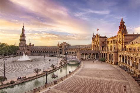 A History Of Sevilles Plaza De España In 1 Minute