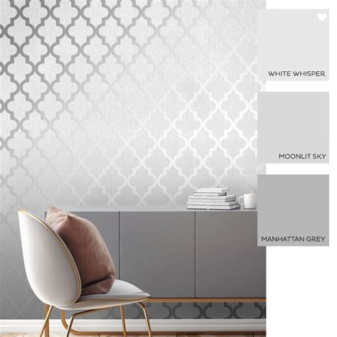 A Room With White And Grey Wallpaper On The Walls