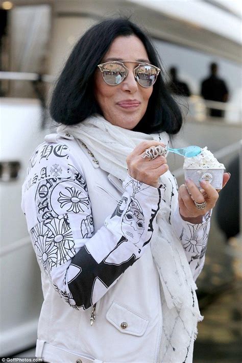 Cher Eats Ice Cream In Saint Tropez Cher Outfits Cher Photos Older Women Fashion