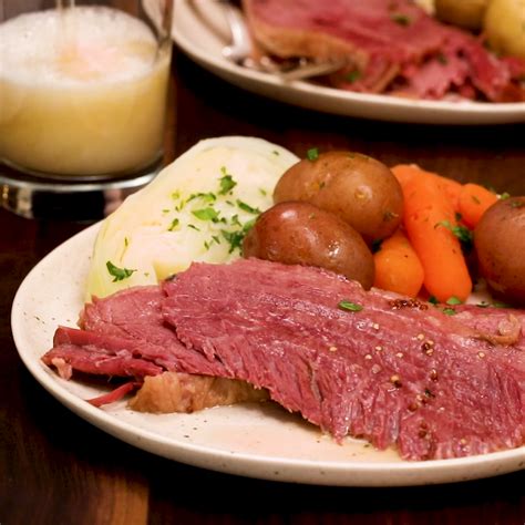 Place brisket on the trivet and sprinkle. Instant Pot Corned Beef | Recipe | Corned beef recipes, Slow cooker corned beef, Cooking corned beef