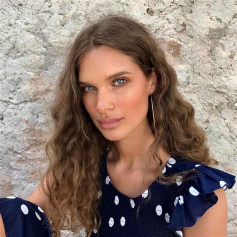 Ania Milczarczykさんのインスタグラム写真 Ania Milczarczykinstagram「natural Makeup And Natural Hair For