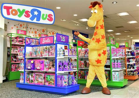 Toys R Us Pop Up Stores Open In CT For Holiday Shopping