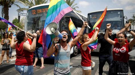 Israelis Protest Surrogacy Law That Excludes Single Men And Gay Couples