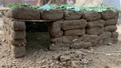 حدثنا موسى بن هارون، قال: تجربتي في بناء بيت صغير من الطين | My experience building ...