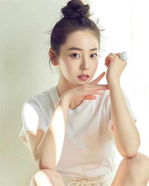 Potret Awet Muda Ahn So Hee Yang Memasuki Usia 29 Tahun