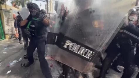 Thai Police Fire Rubber Bullets At Apec Protests News Com Au