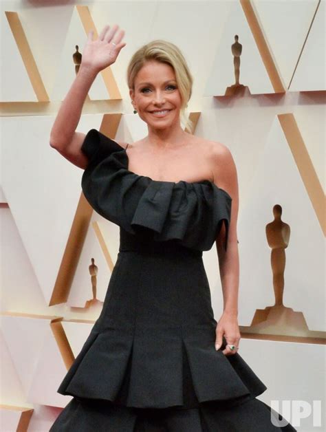 Photo Kelly Ripa Arrives For The 92nd Annual Academy Awards In Los