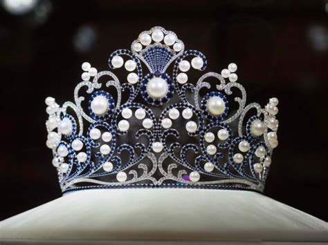 pin by sherri port on crowns and tiaras pearls tiaras and crowns miss vietnam diva dolls
