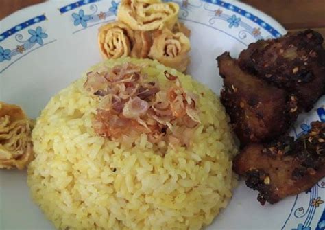 Kelo kunir ikan sembilang saat ini lagi ngetrend di kota gresik. Resep Nasi kuning 🍚🍚 rice cooker No Ribet oleh Citra Ayu ...