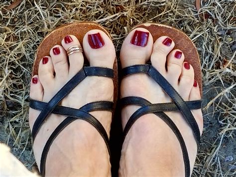Women S Painted Toes In Sandals