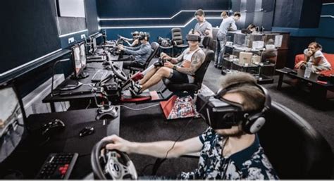 Virtuality Club Arcade Style Vr Gaming Entertainment Center In Russia Virtual Reality